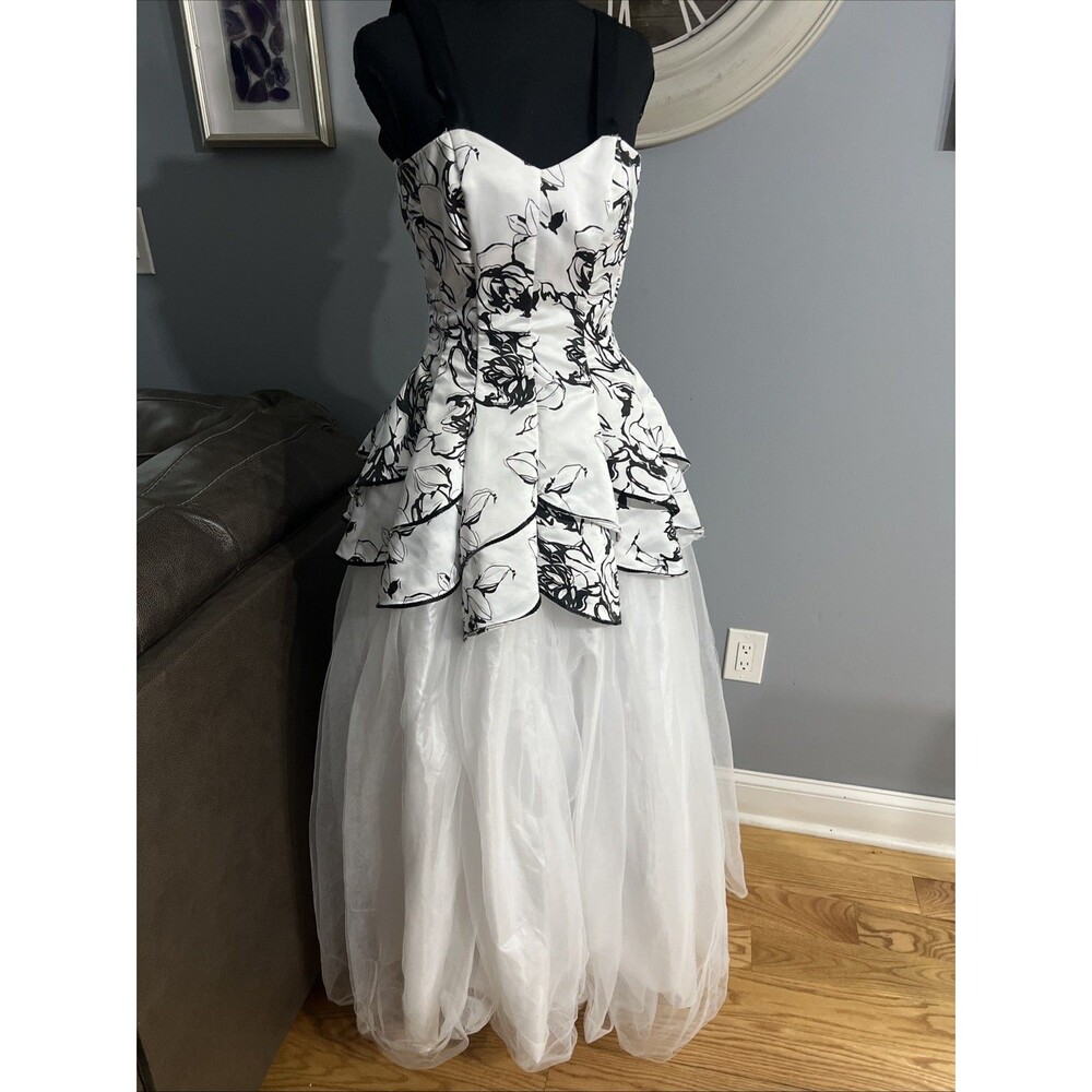 Dressed by Deb︱Prom Dress︱Black & White︱Size 3/4